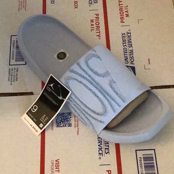 ONLY ONE RIGHT FOOT JORDAN SANDAL - Picture 4 of 8